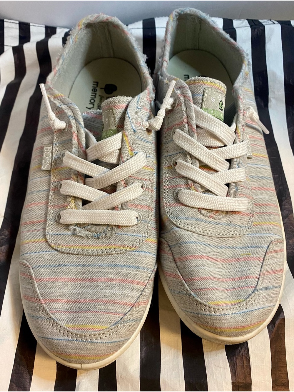 Ladies size 8.5 Skechers BOB’s